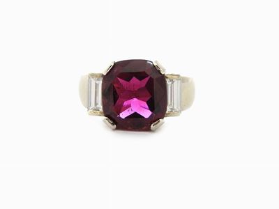 Anello in Oro Bianco con Diamanti e Tormalina Rubellite