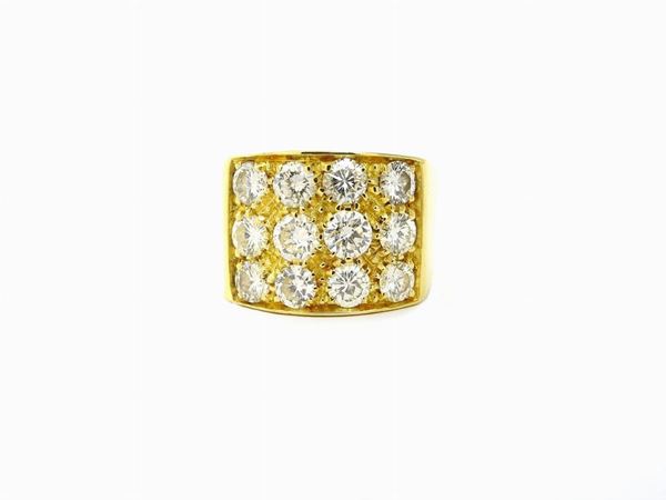 Yellow gold band ring with diamonds