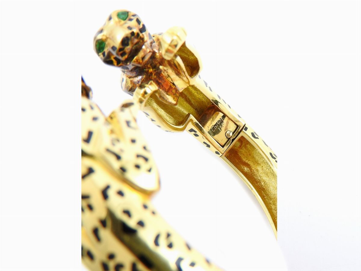 Bracciale Animalier Rigido Cartier, Double Panthére in Oro Giallo, Smeraldi e Smalti