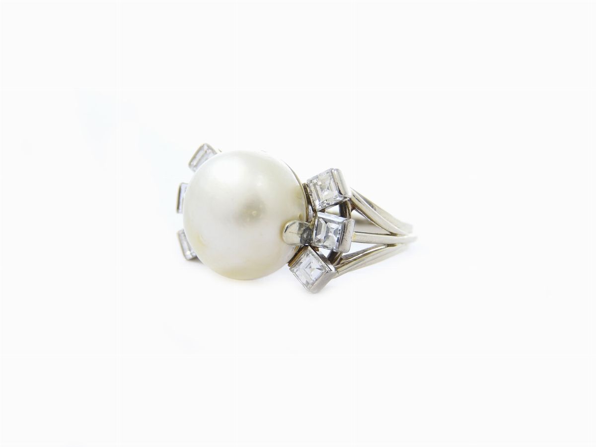 Anello in Oro Bianco, Diamanti e Perla Naturale