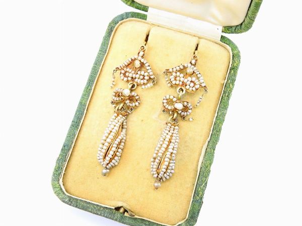 Yellow gold ear pendants with seed-pearls