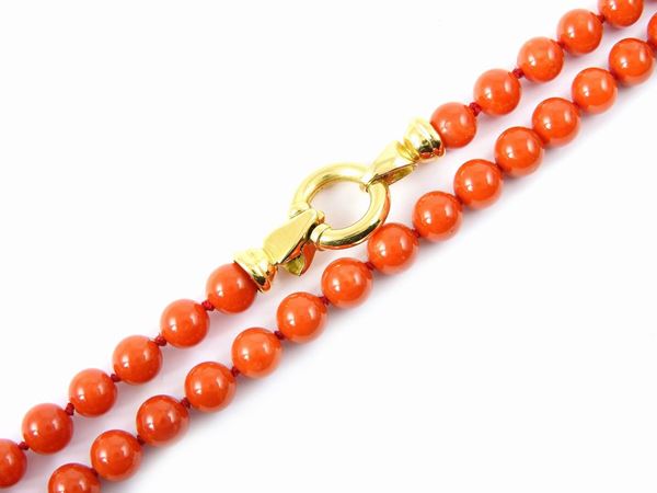Red coral necklace with yellow gold clasp