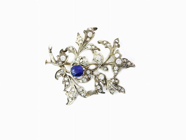 White gold brooch with diamonds and natural sapphire