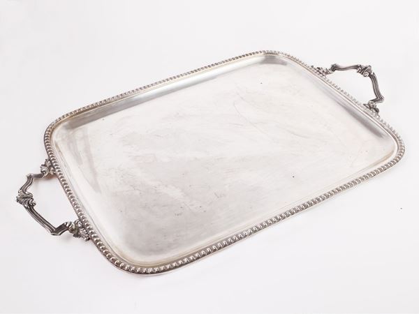 A silver tray  - Auction House Sale: Furniture and Paintings from Villa Roseto  - Florence - II - II - Maison Bibelot - Casa d'Aste Firenze - Milano