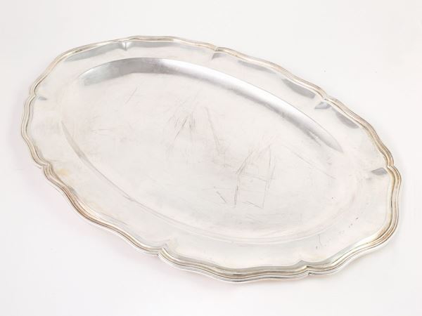 A silver tray  - Auction House Sale: Furniture and Paintings from Villa Roseto  - Florence - II - II - Maison Bibelot - Casa d'Aste Firenze - Milano