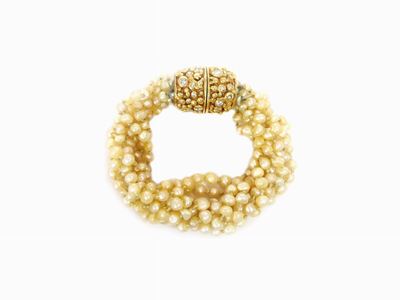 Bracciale a Otto Fili di Perle Probabilmente Naturali con Fermezza in Oro Giallo e Diamanti