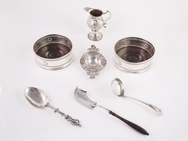 A silver and silverplated items lot