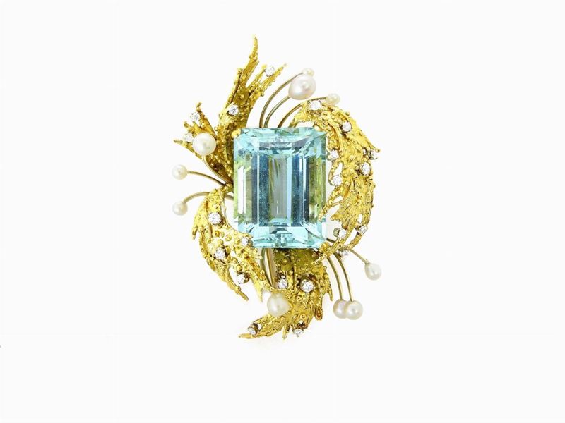 Spilla Enrico Serafini in Oro Giallo, Diamanti, Perle e Grande Acquamarina