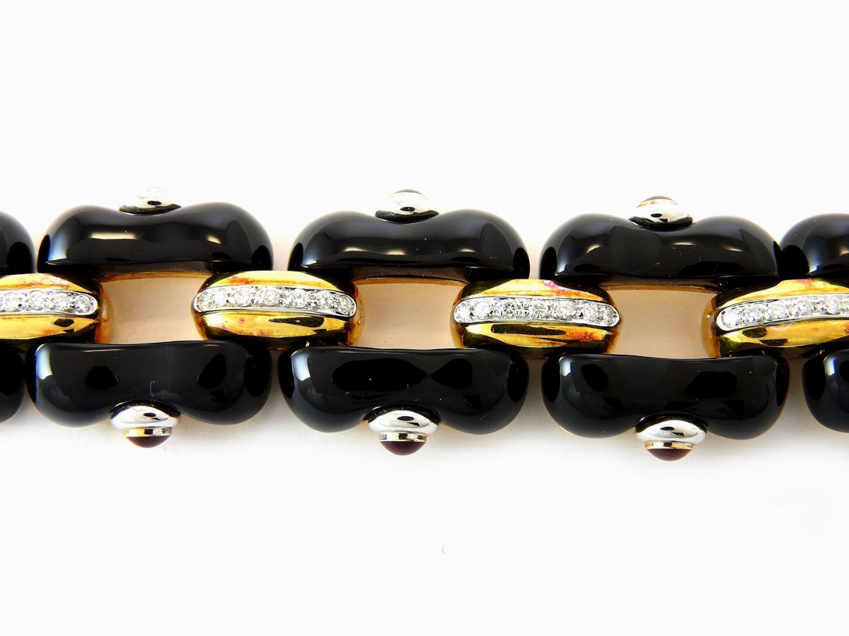 Bracciale in Oro Giallo e Bianco, Diamanti, Pietre Rosse e Onice