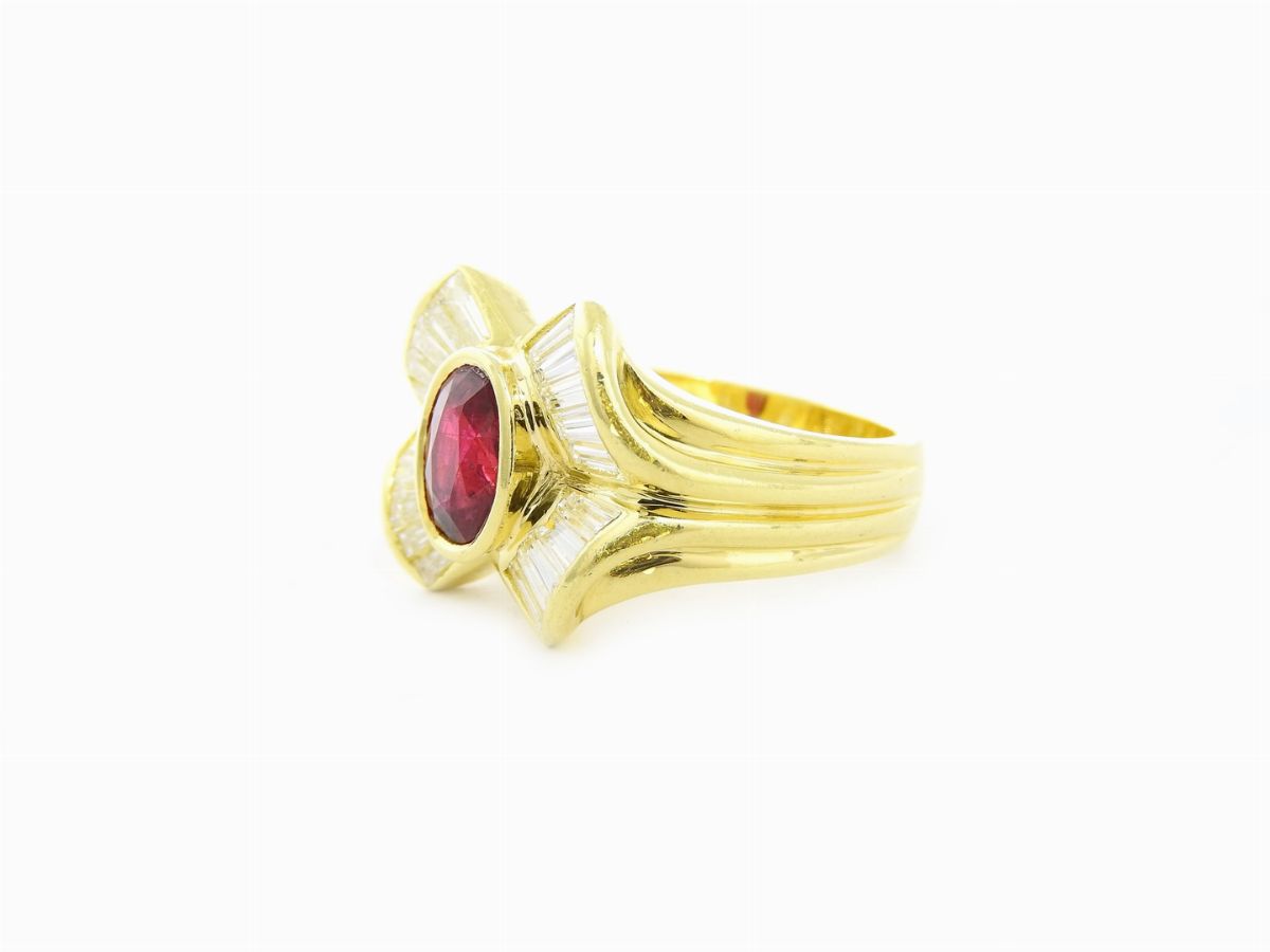 Anello in Oro Giallo con Diamanti e Rubini