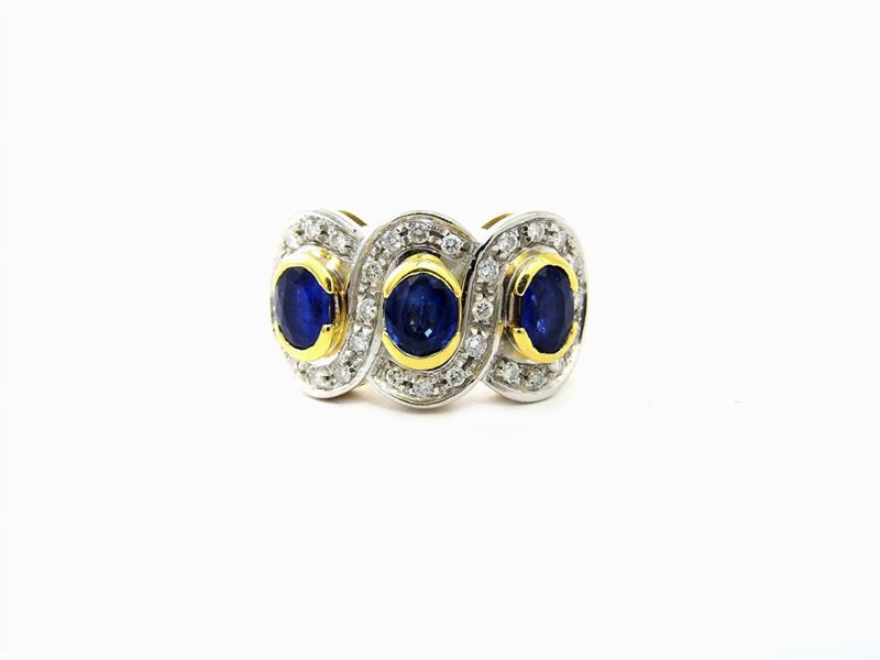 Anello in Oro Giallo e Bianco con Diamanti e Zaffiri
