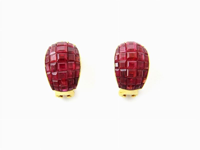 Orecchini in Oro Giallo con Diamanti e Rubini