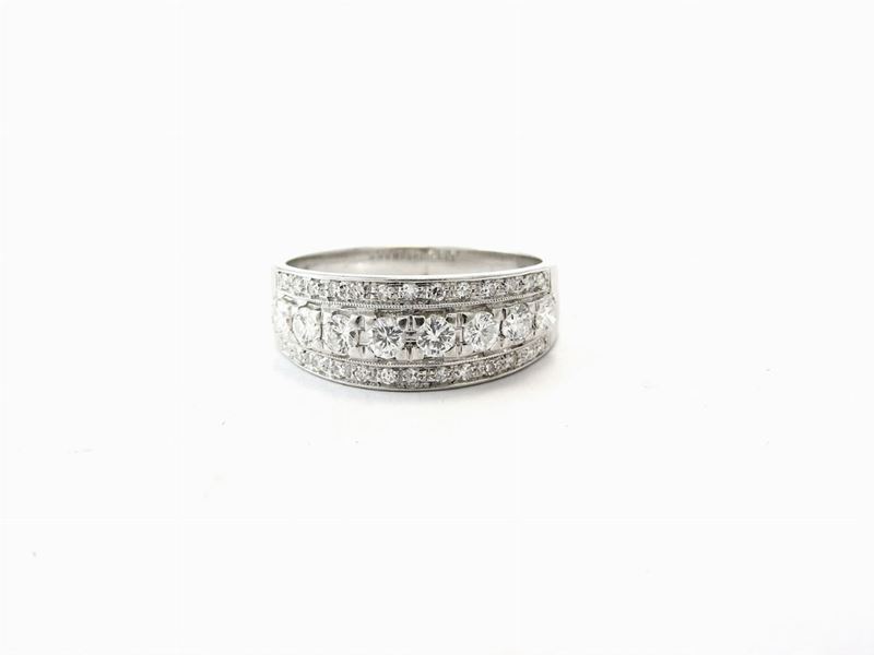 Anello a Fascia in Oro Bianco e Diamanti