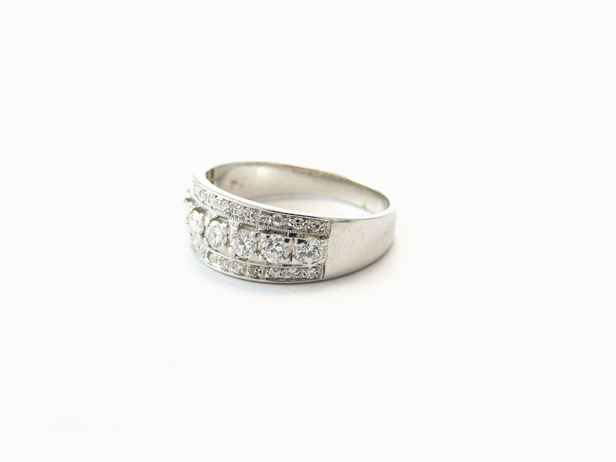 Anello a Fascia in Oro Bianco e Diamanti