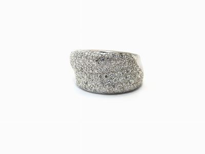 Anello a Fascia in Oro Bianco con Pavé di Diamanti