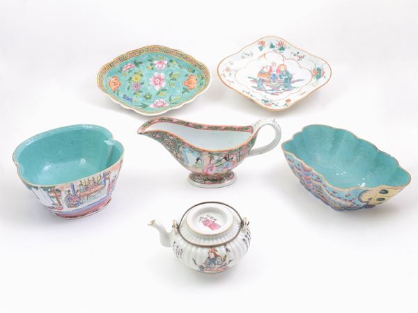 A lot of polychrome porcelain items  - Auction House Sale: Furniture and Paintings from Villa Roseto  - Florence - II - II - Maison Bibelot - Casa d'Aste Firenze - Milano