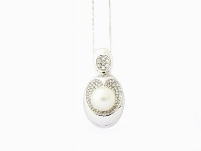 Pendente in Oro Bianco, Diamanti e Perla Coltivata South Sea