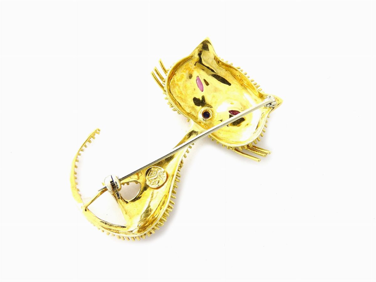 Spilla Animalier in Oro Giallo, Rubini e Zaffiro