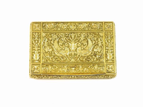 Finely engraved yellow gold snuff-box
