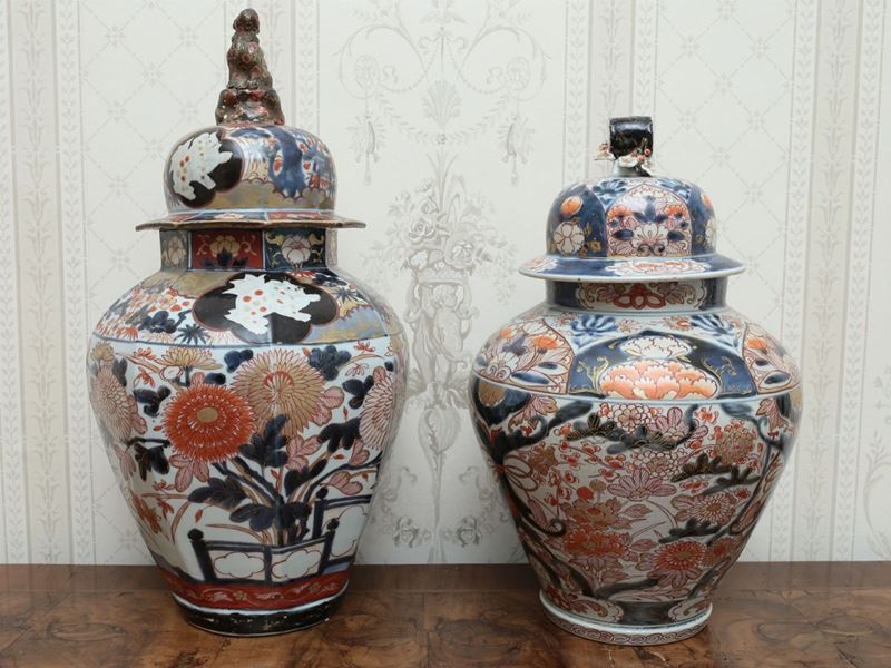 Due Vasi a Potiche in Porcellana Imari