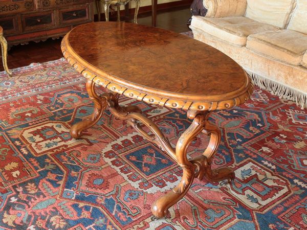 A walnut table  - Auction Furniture, silverware,  old master paintings and curiosity - Maison Bibelot - Casa d'Aste Firenze - Milano