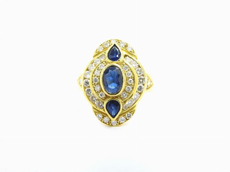 Anello in Oro Giallo con Diamanti e Zaffiri