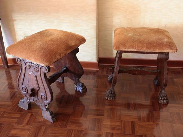 A couple of walnut stools  (end of 19th/begin of 20th century)  - Auction House Sale: Furniture and Paintings from Villa Roseto - Florence - I - I - Maison Bibelot - Casa d'Aste Firenze - Milano