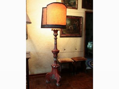 Grande Torciera in Legno Intagliato