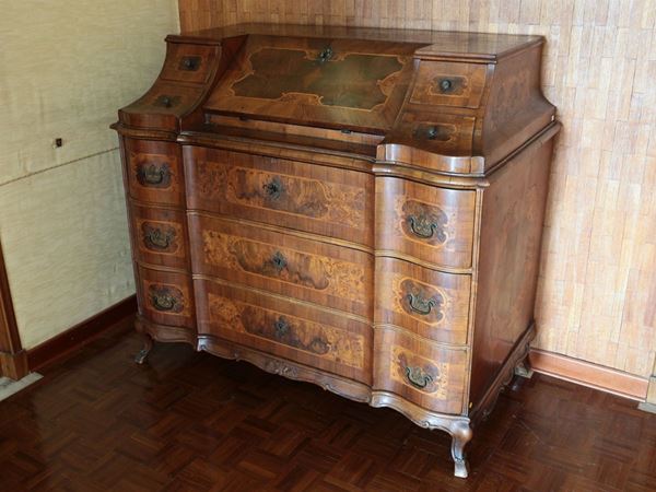 A walnut and tuia veneered fall front chest of drawers  (end of 19th century)  - Auction House Sale: Furniture and Paintings from Villa Roseto - Florence - III - III - Maison Bibelot - Casa d'Aste Firenze - Milano