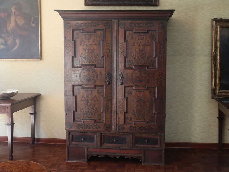 Armadio in Legno Tenero Laccato Color Ocra