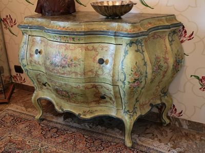 Piccolo Cassettone in Legno Tenero Laccato Color Crema