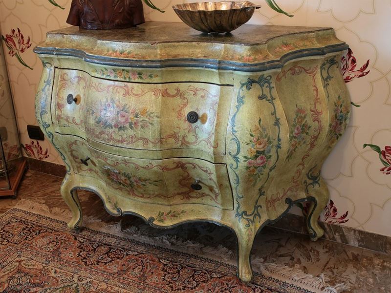 Piccolo Cassettone in Legno Tenero Laccato Color Crema