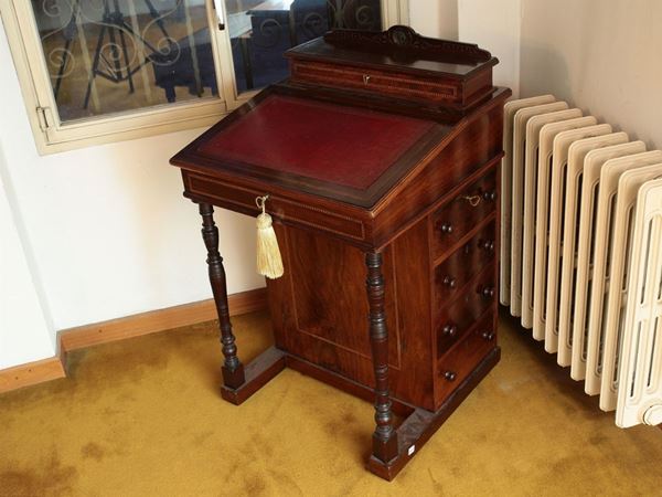A Davenport walnut writing desk  (early 20th century)  - Auction House Sale: Furniture and Paintings from Villa Roseto  - Florence - II - II - Maison Bibelot - Casa d'Aste Firenze - Milano