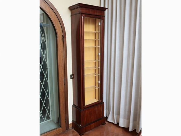 A small column walnut cabinet  - Auction House Sale: Furniture and Paintings from Villa Roseto - Florence - III - III - Maison Bibelot - Casa d'Aste Firenze - Milano
