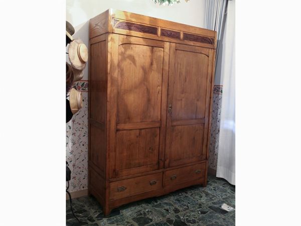 A rustic softwood wardrobe  (early 20Th century)  - Auction House Sale: Furniture and Paintings from Villa Roseto  - Florence - II - II - Maison Bibelot - Casa d'Aste Firenze - Milano