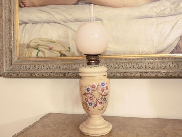 An oil opaline glass lamp  (early 20th century)  - Auction Furniture, silverware,  old master paintings and curiosity - Maison Bibelot - Casa d'Aste Firenze - Milano