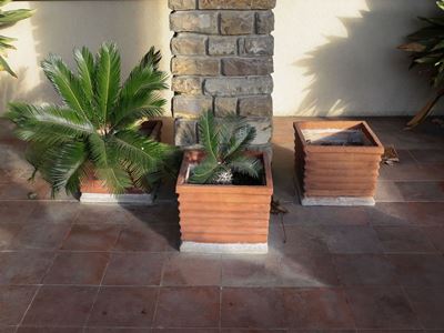 Serie di Tre Vasi da Giardino in Terracotta