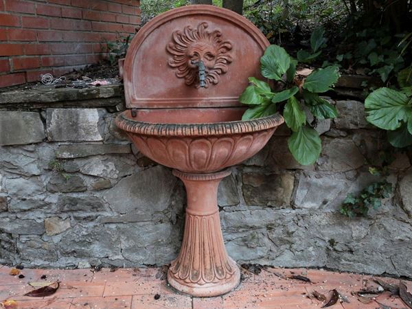 Fontana da giaridno in terracotta  - Asta House Sale: Arredi e dipinti da Villa Il Roseto - Firenze - I - I - Maison Bibelot - Casa d'Aste Firenze - Milano
