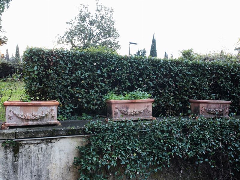 Serie di Tre Vasi a Cassetta da Giardino in Terracotta