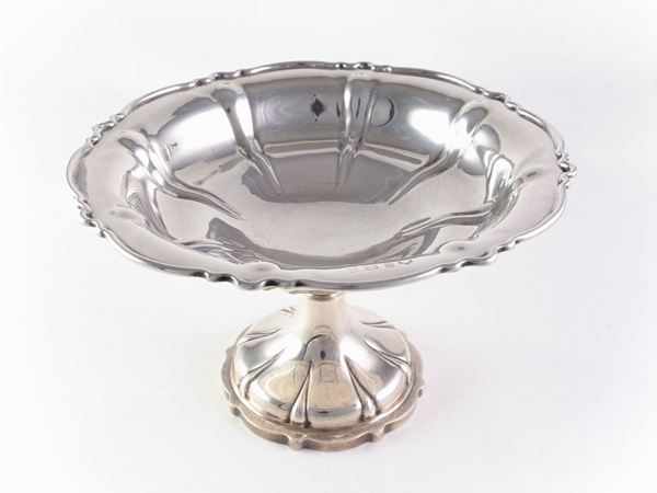 A silver centrepiece  (London, 1904)  - Auction House Sale: Furniture and Paintings from Villa Roseto - Florence - I - I - Maison Bibelot - Casa d'Aste Firenze - Milano