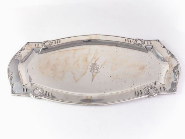 A silver tray  (Begin of 20th century)  - Auction House Sale: Furniture and Paintings from Villa Roseto - Florence - I - I - Maison Bibelot - Casa d'Aste Firenze - Milano