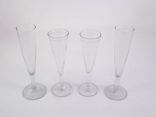 Quattro serie di flutes in cristallo