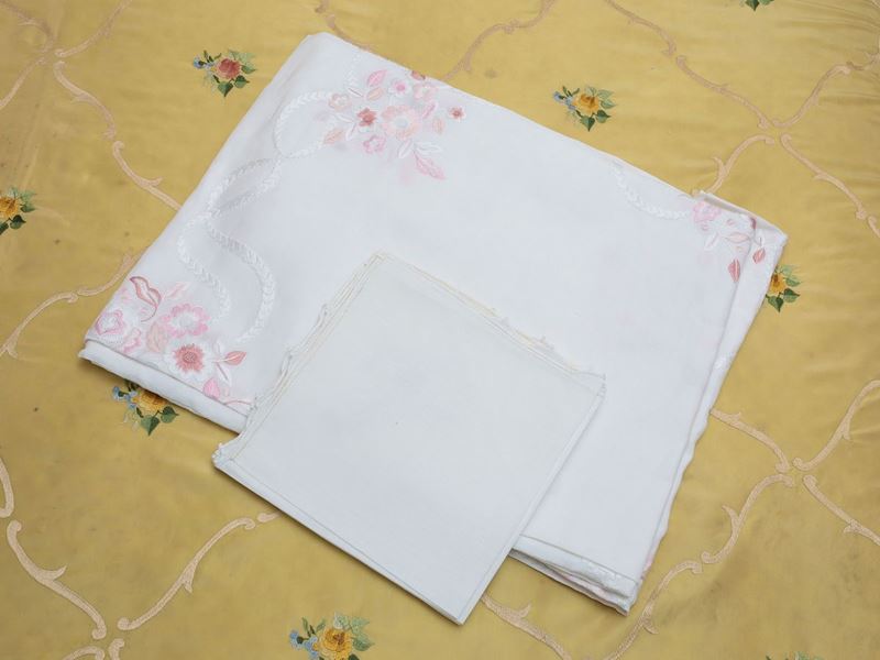 Tovaglia Rotonda in Puro Lino Bianco, Artigianato Fiorentino