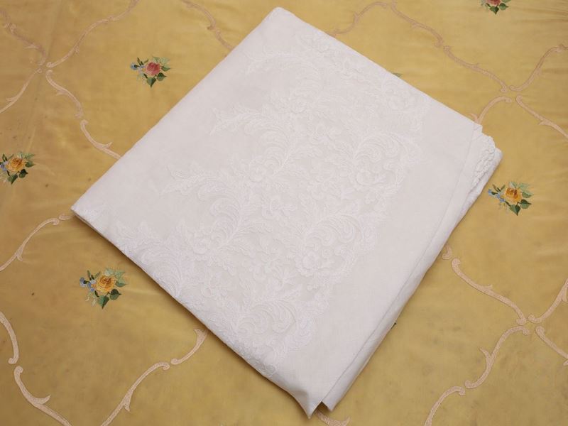 Tovaglia Rotonda in Bisso Bianco e Pizzo, Artigianato Fiorentino
