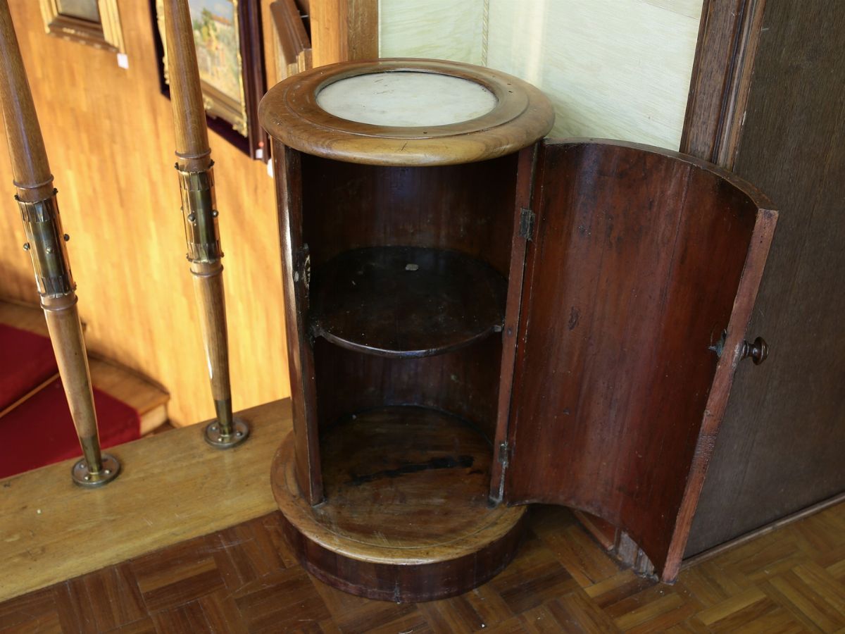 Colonna Portavassoio Impiallacciata in Piuma di Mogano