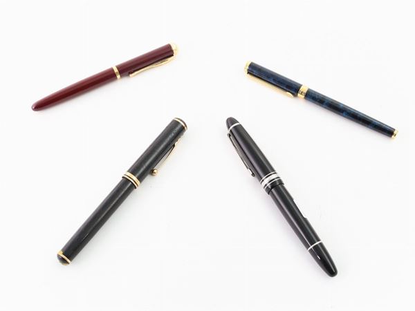 A fountain pens collection