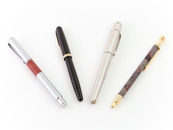 A fountain pens collection