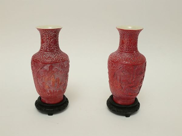 Coppia di vasi in porcellana