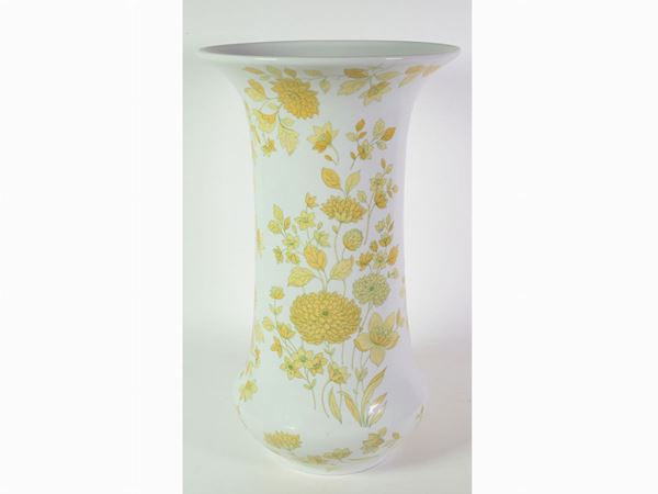 A porcelain vase, Richard Ginori manufacture