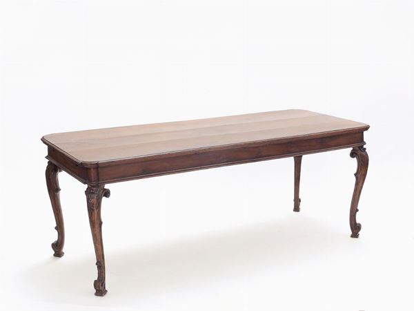A walnut table  (half of 18th century)  - Auction Furniture and Oldmaster painting / Modern and Contemporary Art - I - Maison Bibelot - Casa d'Aste Firenze - Milano